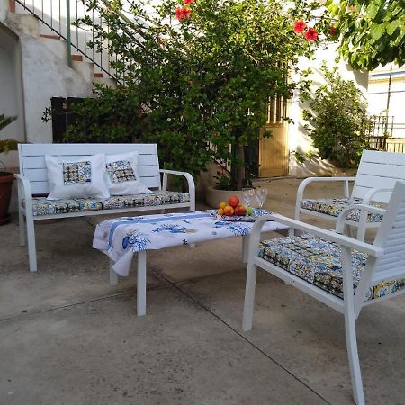 Villa Casale Hibiscus Santa Maria del Focallo Esterno foto