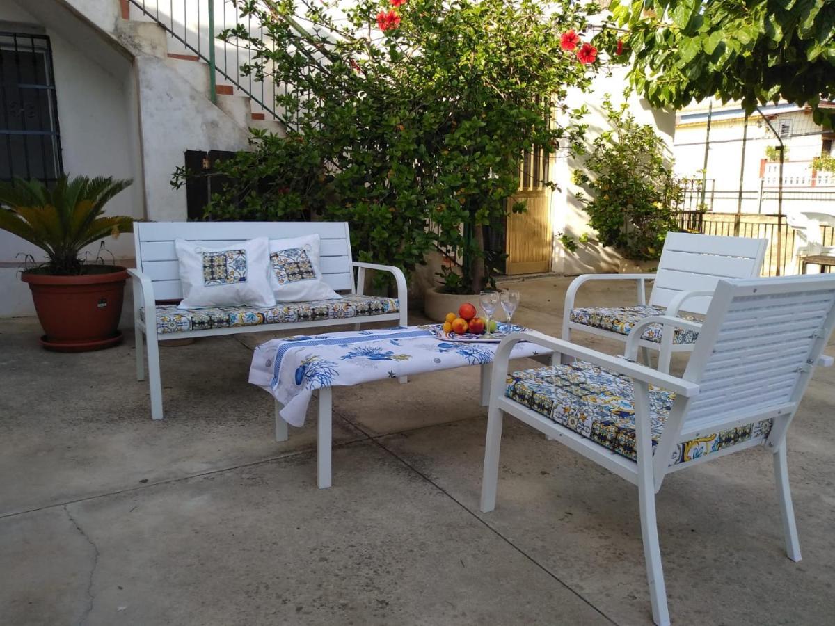 Villa Casale Hibiscus Santa Maria del Focallo Esterno foto