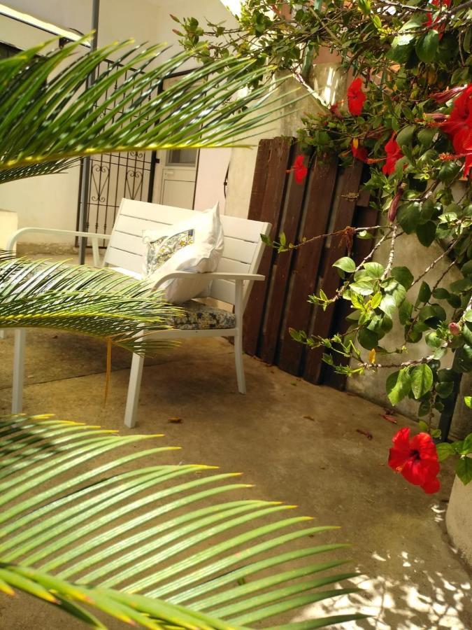 Villa Casale Hibiscus Santa Maria del Focallo Esterno foto
